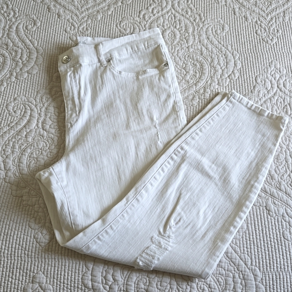 Gloria Vanderbilt Alexandra All Around Slimming Effect White Distressed Jeans 16